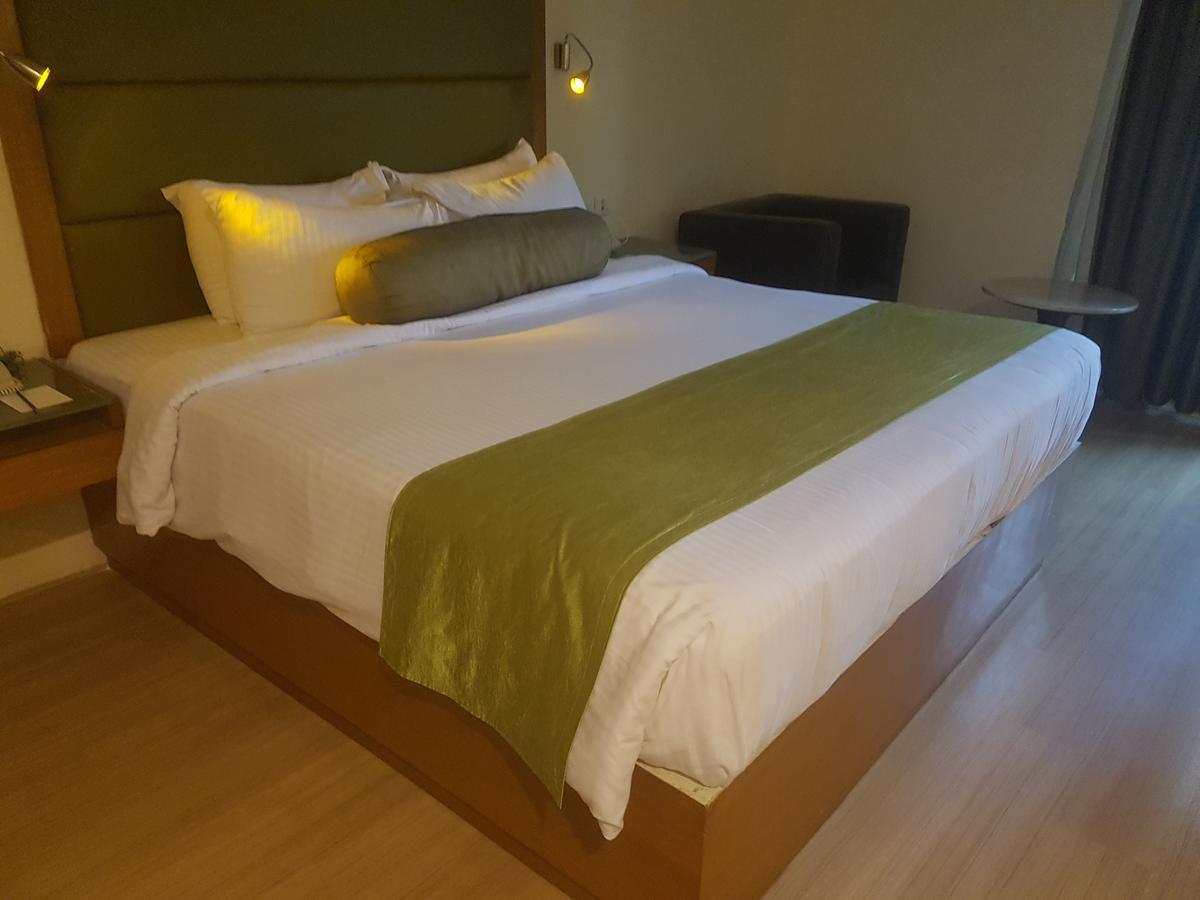 Peerless Hotel Hyderabad Exterior foto
