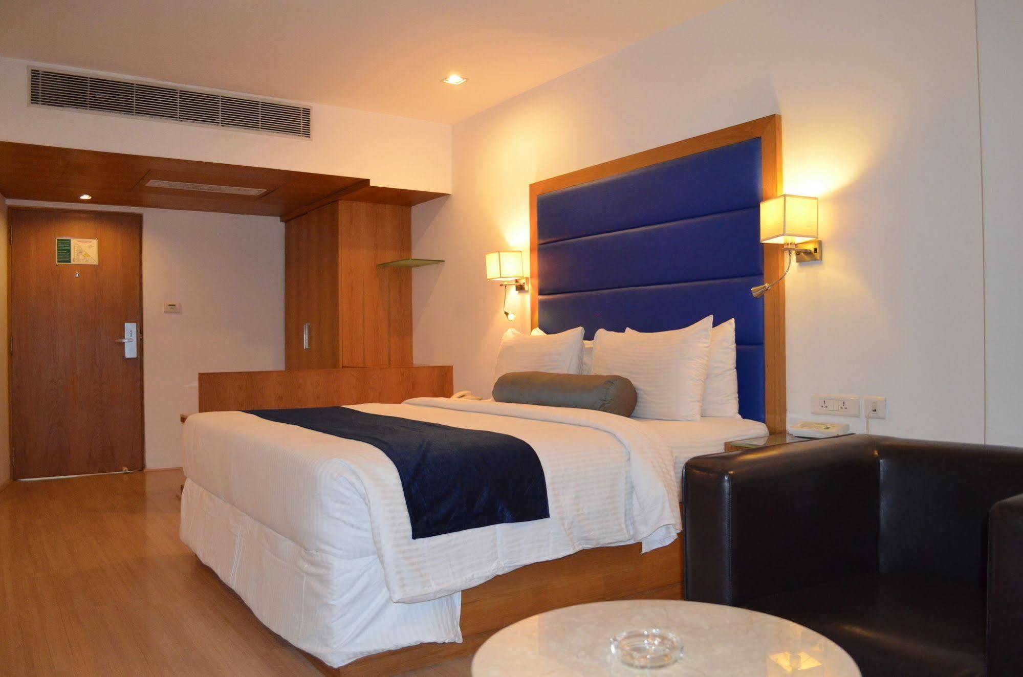 Peerless Hotel Hyderabad Exterior foto